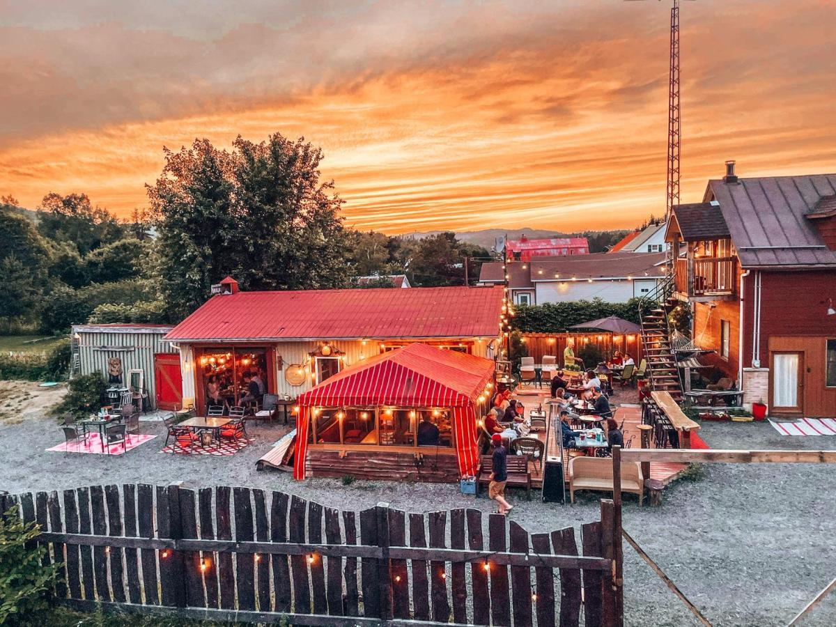 Auberge Mandala Saint-Mathieu-du-Parc Eksteriør bilde