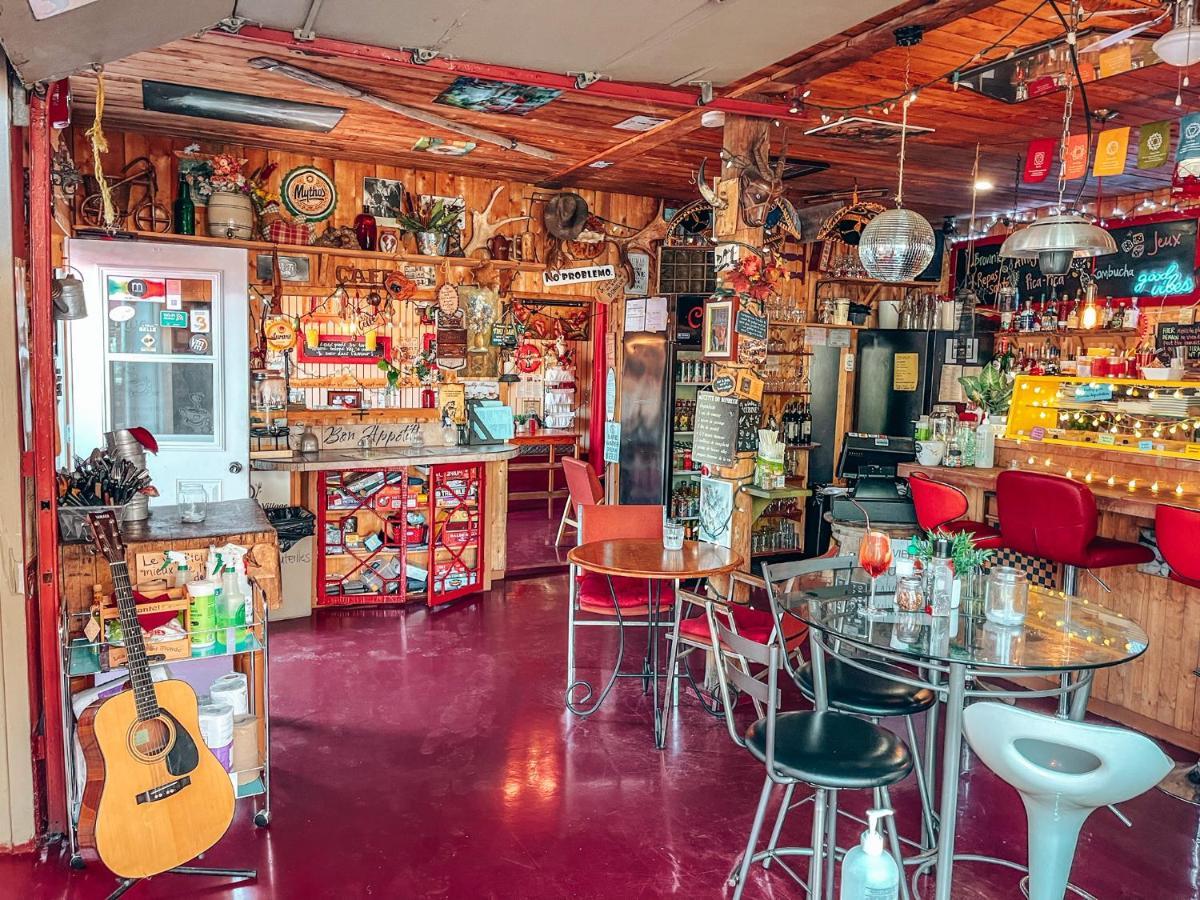 Auberge Mandala Saint-Mathieu-du-Parc Eksteriør bilde