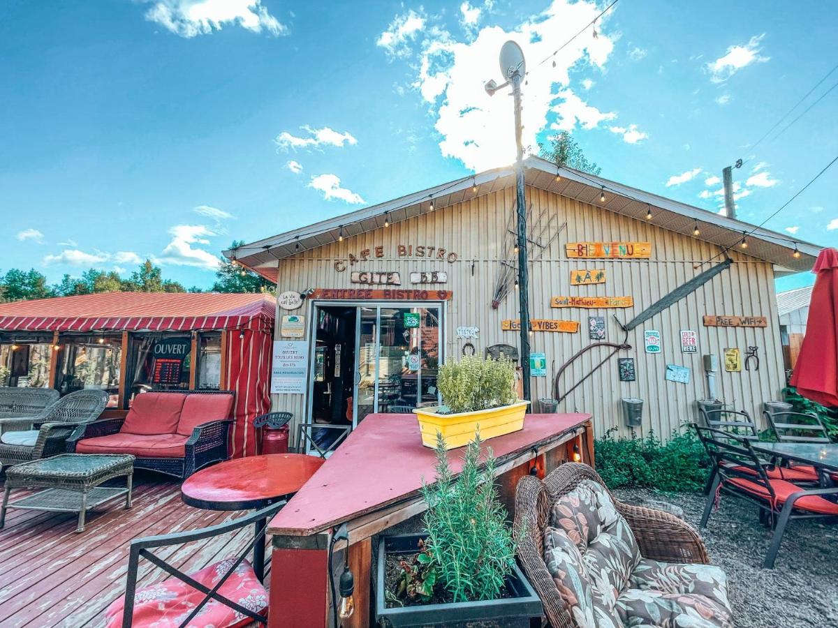 Auberge Mandala Saint-Mathieu-du-Parc Eksteriør bilde