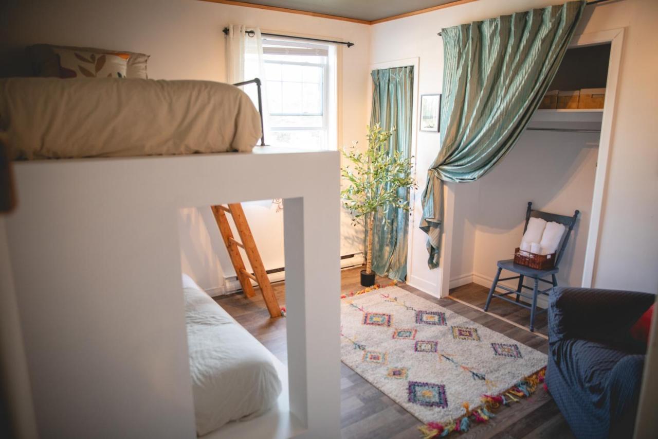 Auberge Mandala Saint-Mathieu-du-Parc Eksteriør bilde